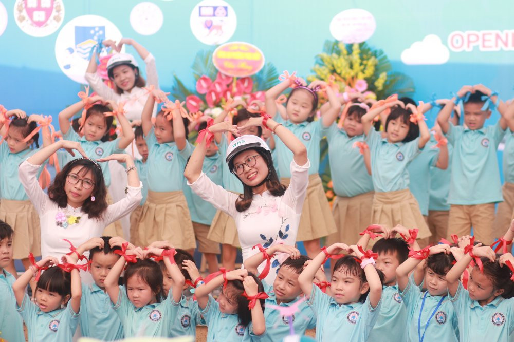 5 Tiet muc flashmob cua hoc sinh khoi 1 7