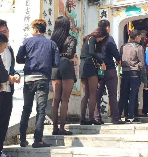 xon mat vi thieu nu quan dui tat luoi, mot khong quan den den, chua hinh anh 4