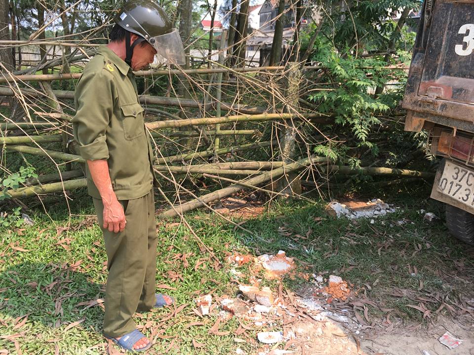 Hinh anh Loi tran tinh cua 2 nu sinh tong on lao gay chan roi mang bo o nghia dia