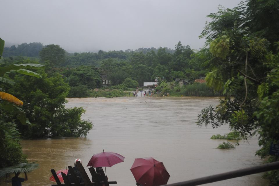 can-canh-mien-tay-xu-nghe-bi-nuoc-lu-chia-cat