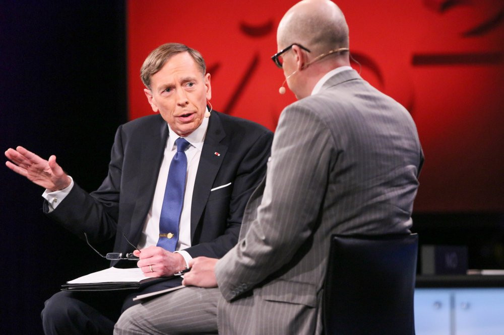 cuu-giam-doc-cia-tiet-lo-chien-thuat-trump-1