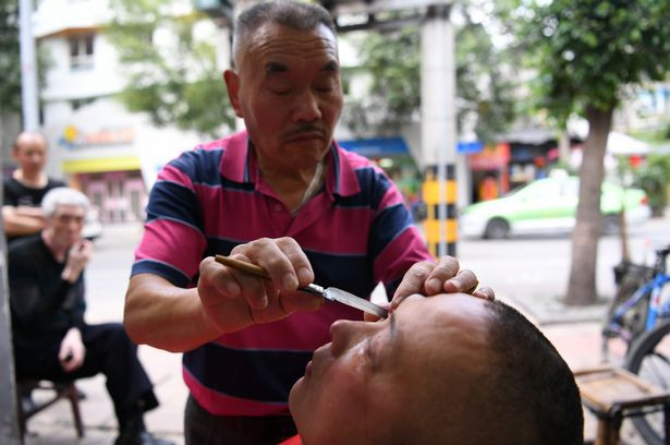 lam-sach-mat-bang-dao-cao-1