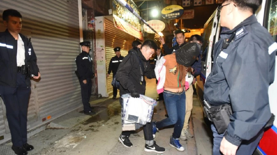 me-bi-bat-vi-tinh-nghi-giet-con-1