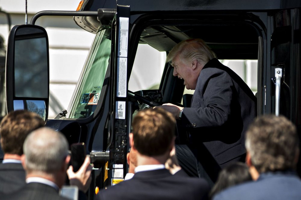 anh-chinh-tri-11-bloom 11