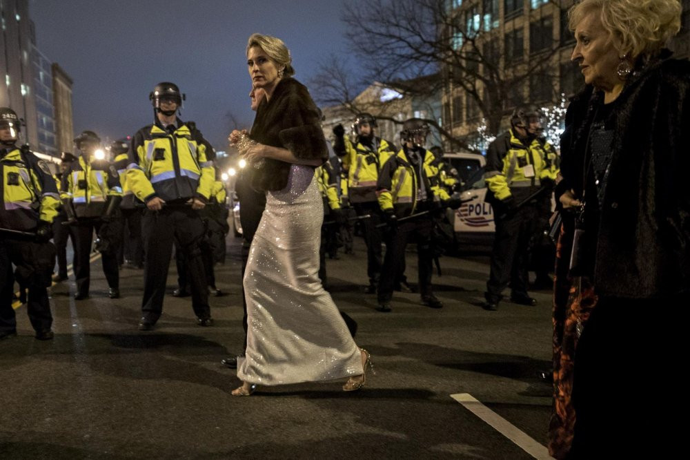 anh-chinh-tri-4-bloom 3