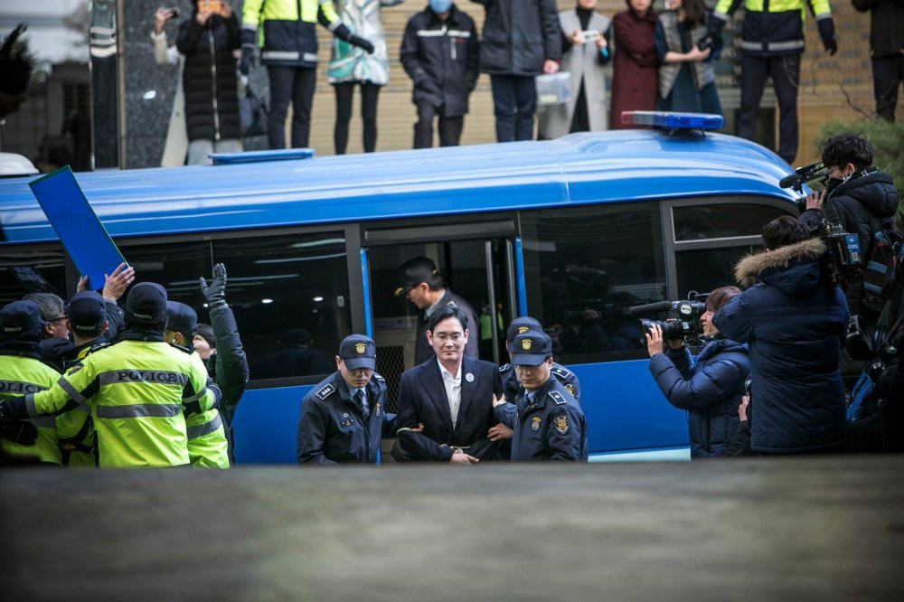 anh-chinh-tri-8-bloom 7