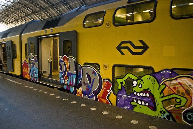 train-graffiti-impressive-1