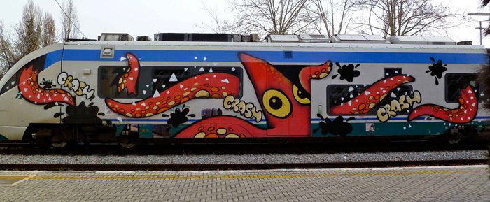 train-graffiti-italy-3 5
