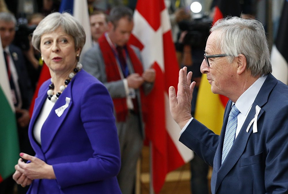 chu-tich-uy-ban-eu-ngat-loi-thu-tuong-anh-de-chao-2