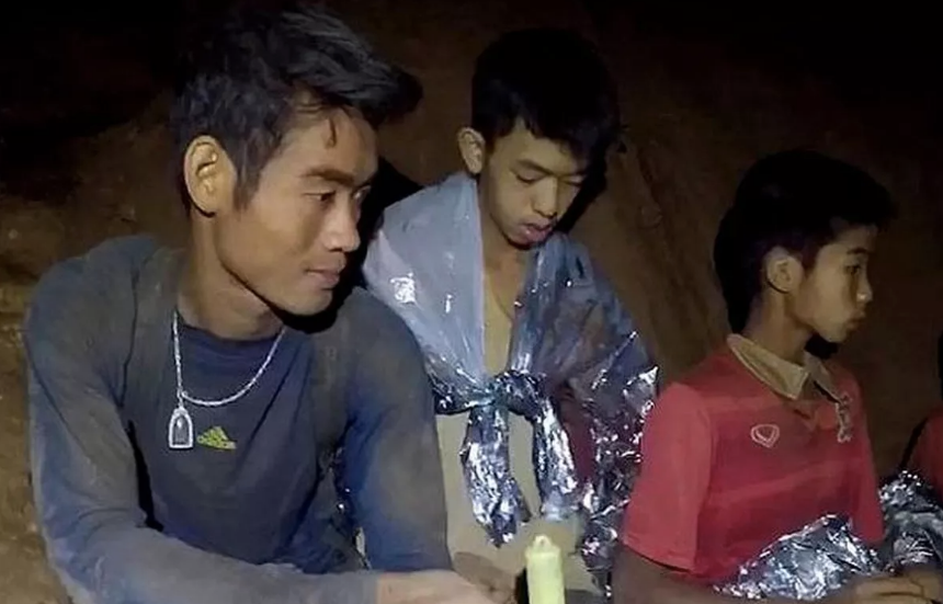 doi-bong-thai-lan-huan-luyen-vien-1 3