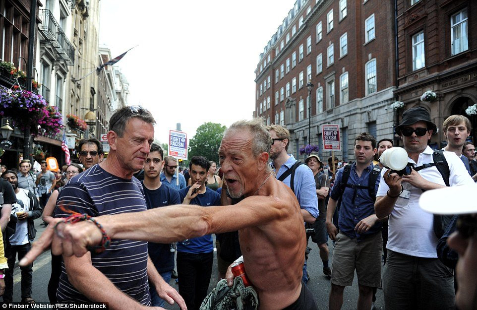 bieu-tinh-phan-doi-trump-london-3 3