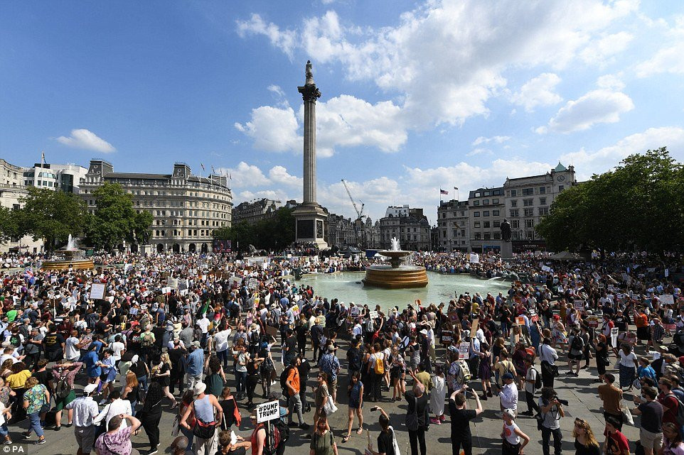 bieu-tinh-phan-doi-trump-london-4 3