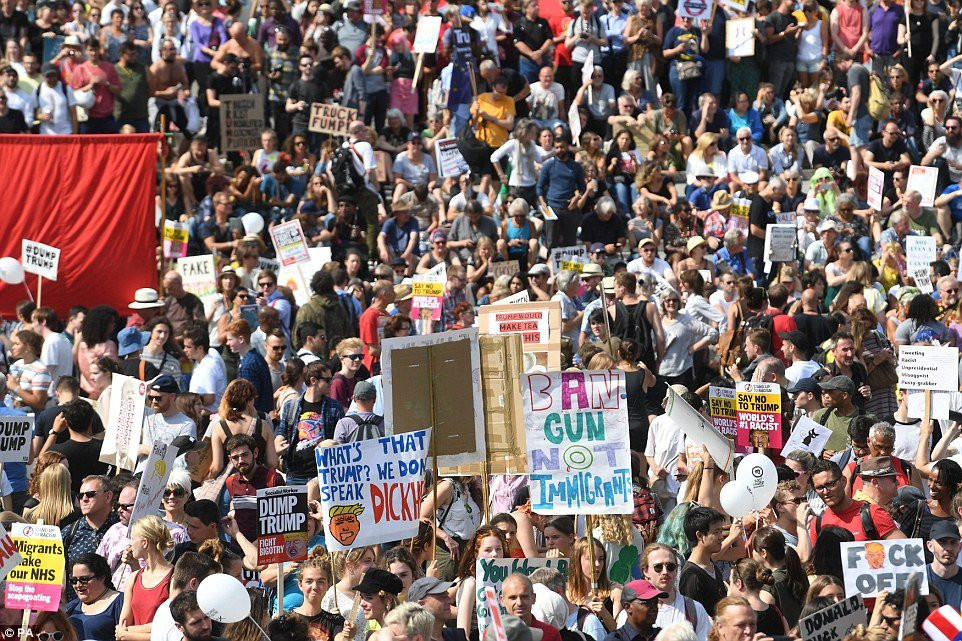 bieu-tinh-phan-doi-trump-london-7 7