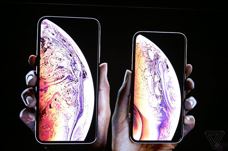 iphone-2018-gather-round-xsmax-1