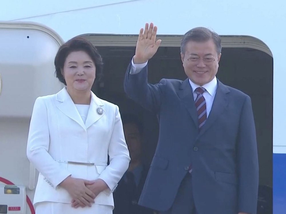 kim-jong-un-moon-jae-in-2 3