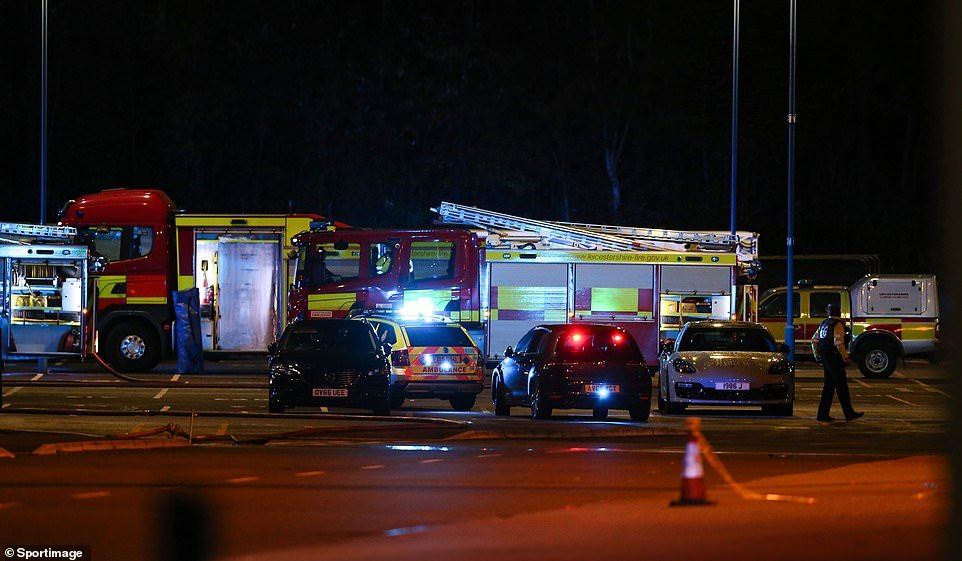 anh-hien-truong-roi-may-bay-leicester-city-6 6