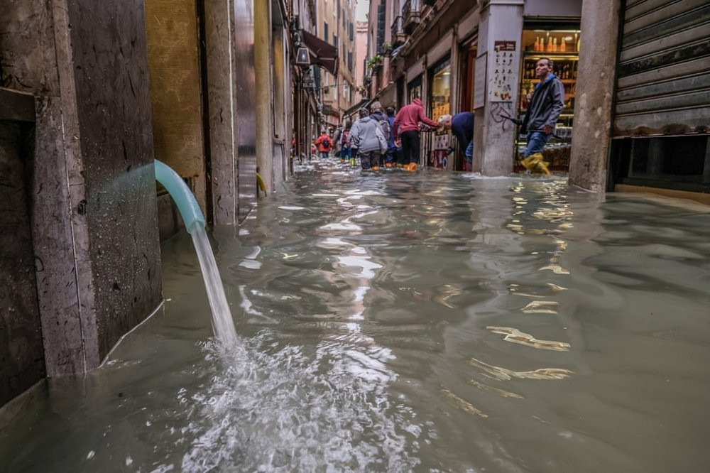 venice-flood-3-getty 3