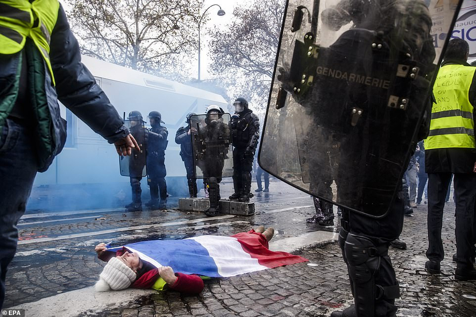 bieu-tinh-phap-14-epa 14