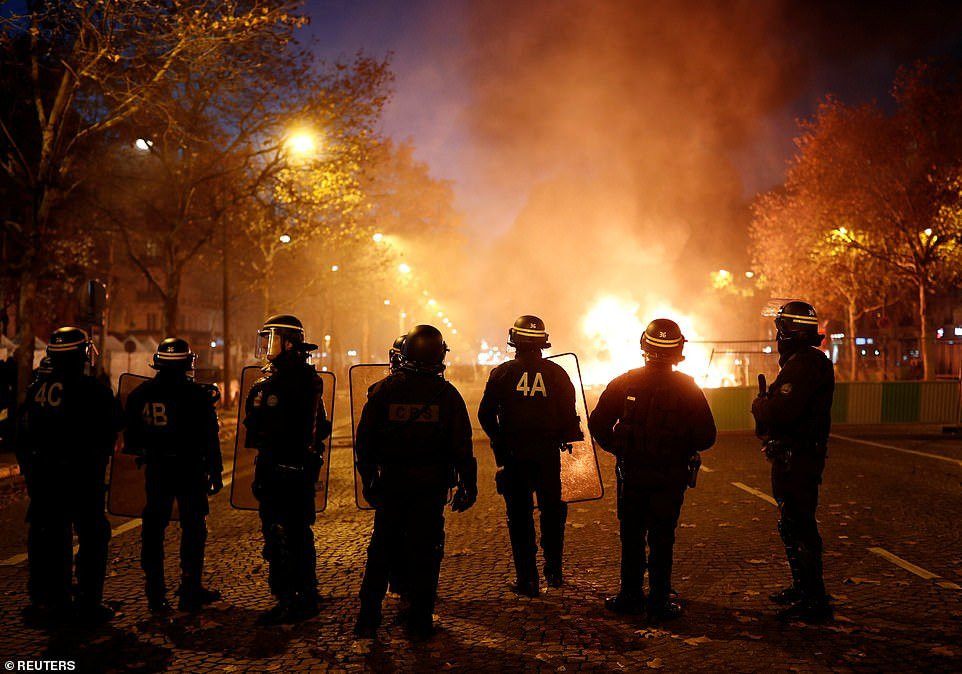 bieu-tinh-phap-8-ap 7