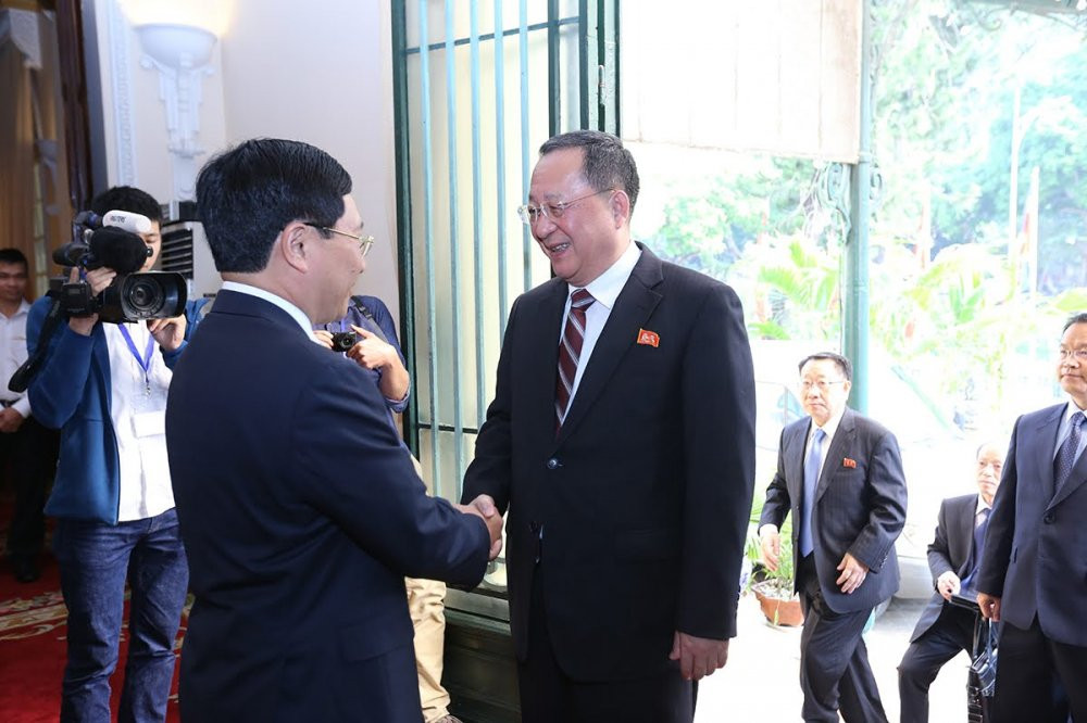 ngoai-truong-trieu-tien-den-viet-nam-3 3