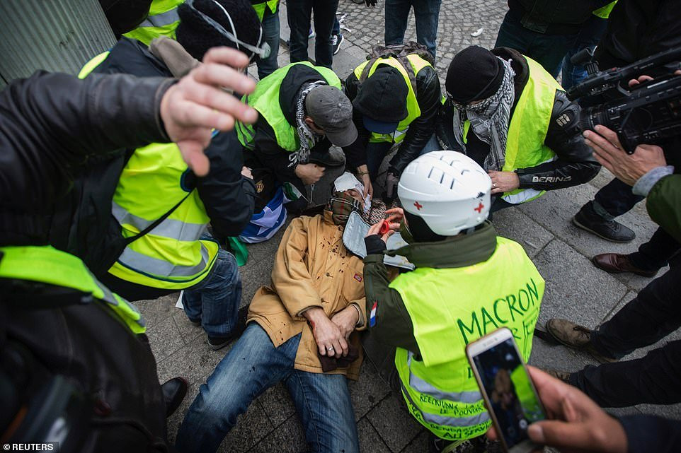 bieu-tinh-phap-8-12-5 5