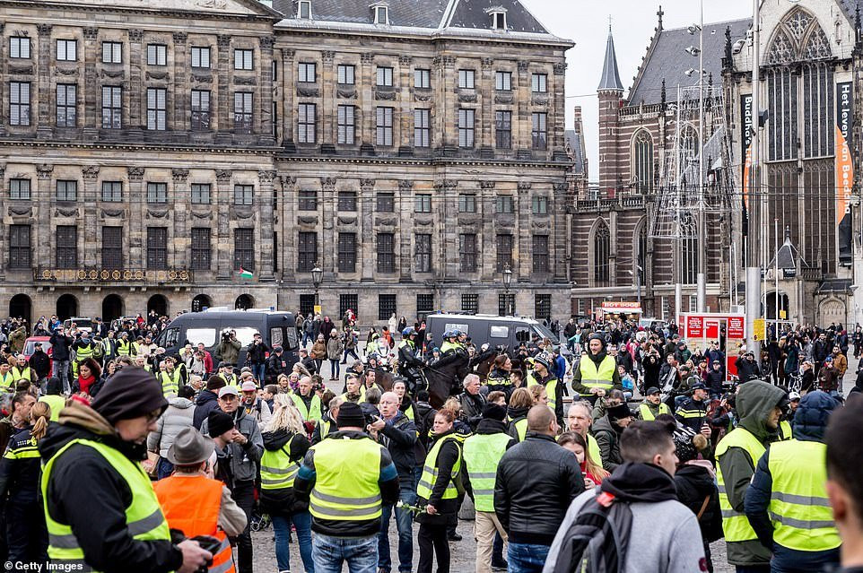 bieu-tinh-phap-8-12-amsterdam-1 9