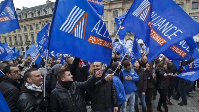 canh-sat-phap-bieu-tinh-1 3