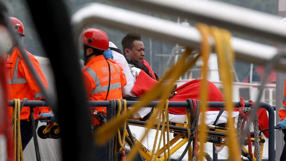 tau-cho-dau-gan-co-viet-nam-boc-chay-ngoai-hong-kong-3 3