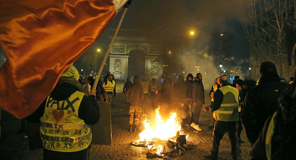 tai-sao-tong-thong-phap-khong-ngan-duoc-bieu-tinh-1