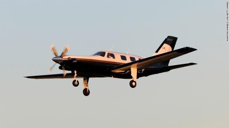 may-bay-cho-cau-thu-nha 3