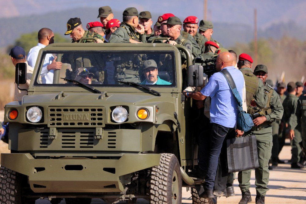 tong-thong-venezuela-quan-doi-5 3