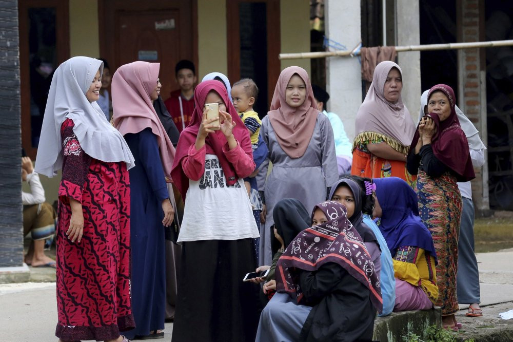 co-gai-indo-vu-kim-jong-nam-tro-ve-3-ap 3