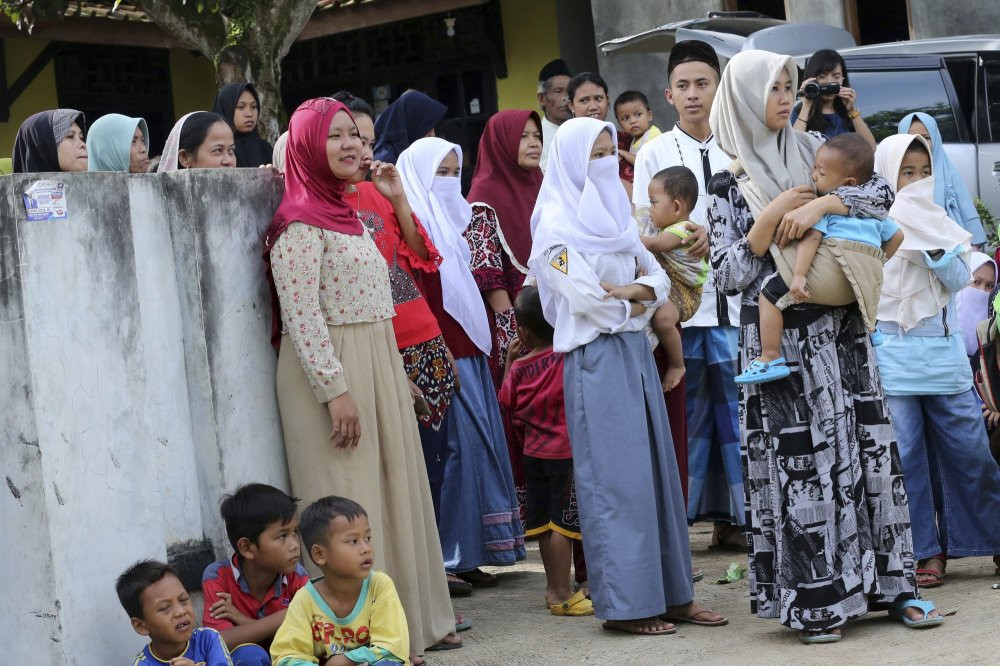 co-gai-indo-vu-kim-jong-nam-tro-ve-4 3