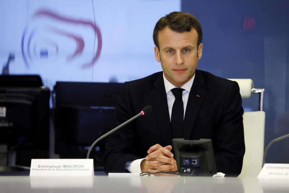 ao-vang-macron-reuters-1