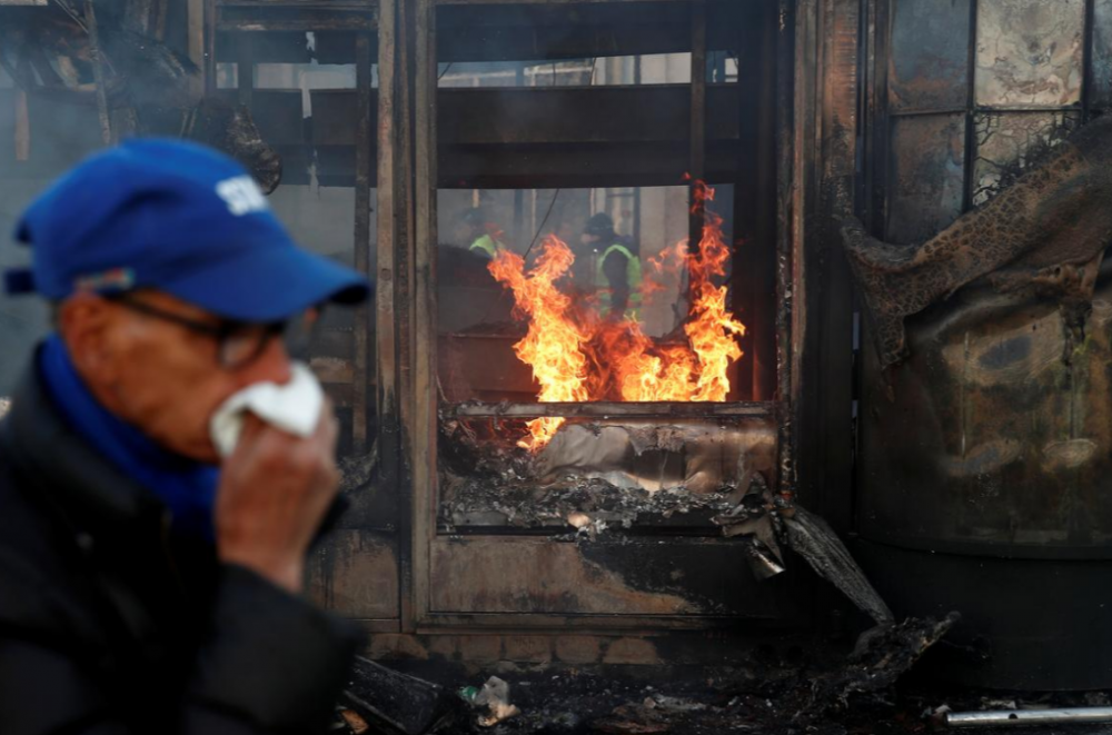 ao-vang-macron-reuters-4 3