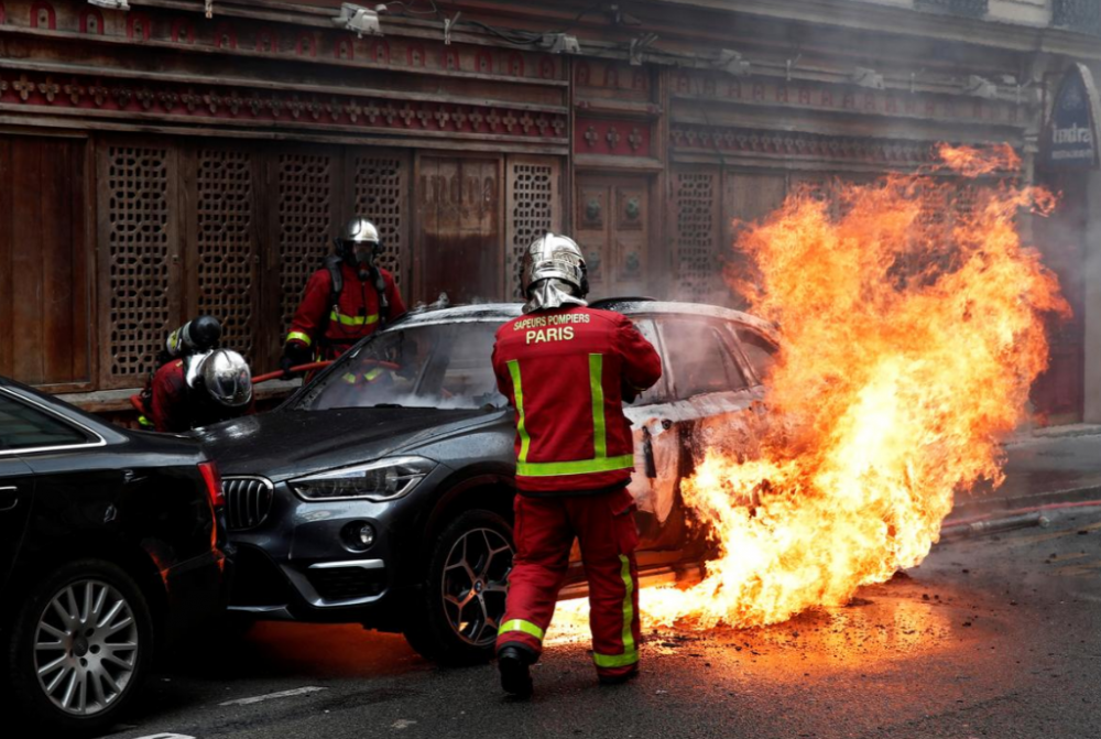 ao-vang-macron-reuters-8 7