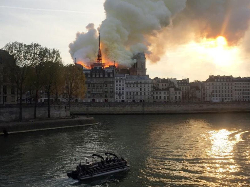 nha-tho-duc-ba-paris-chay-11 10