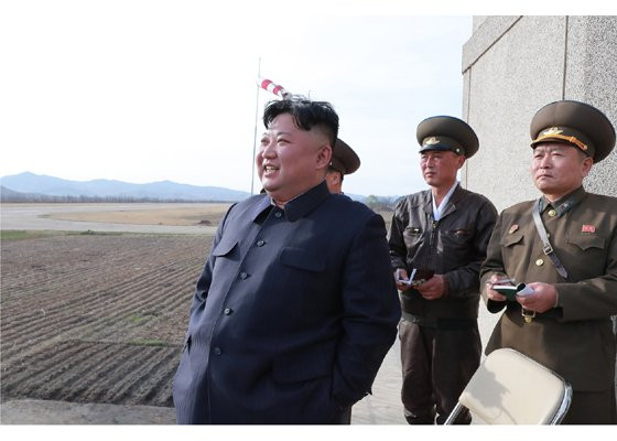 kim-jong-un-thi-sat-khong-quan-4 4