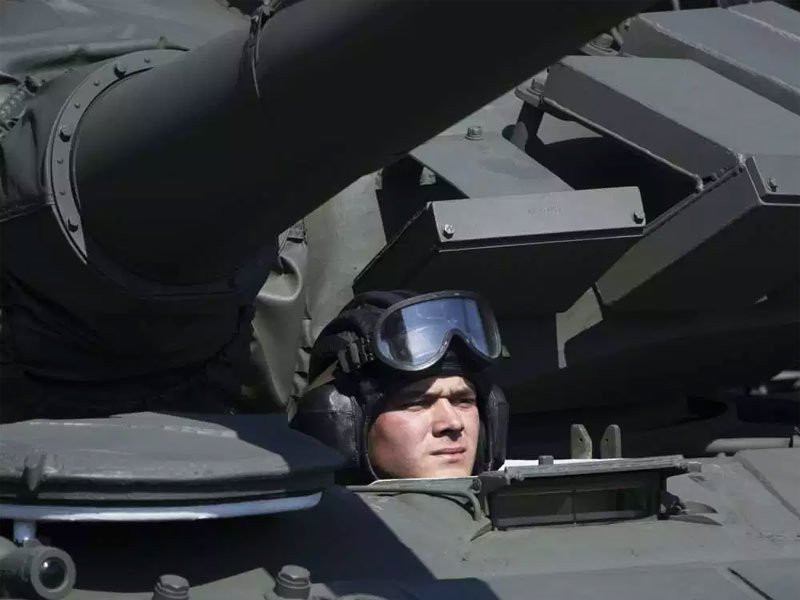 nga-duyet-binh-ky-niem-ngay-chien-thang-vnn 7