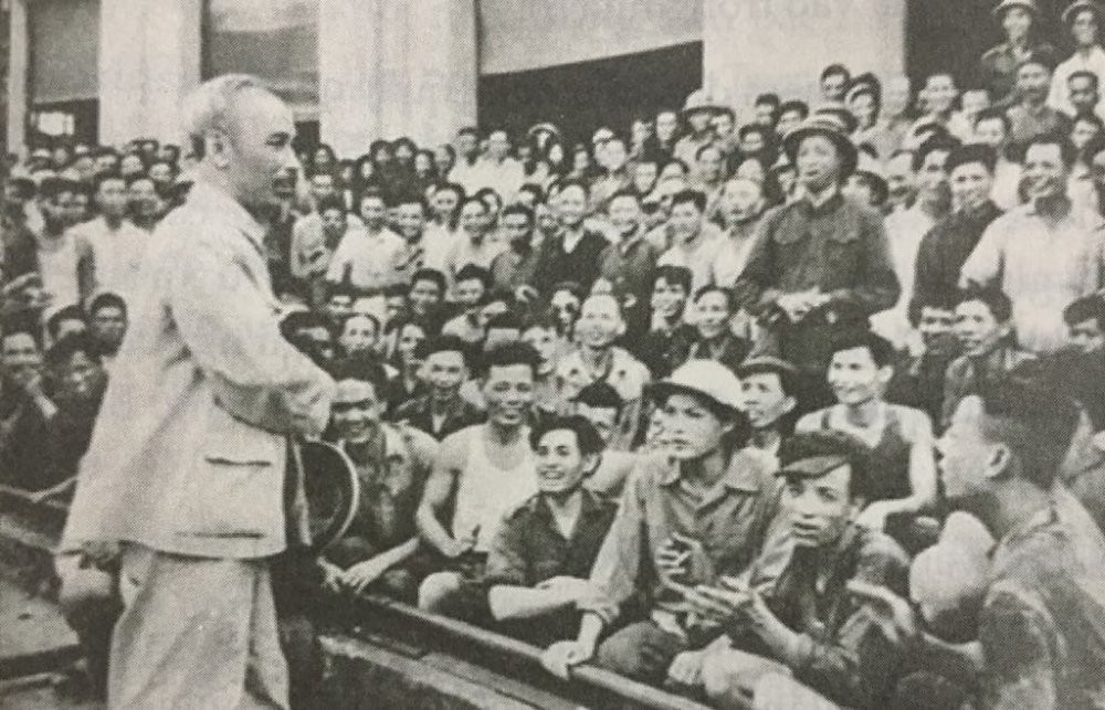 bac-ho-noi-chuyen-voi-cong-nhan-1