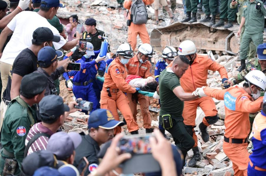campuchia-building-collapse