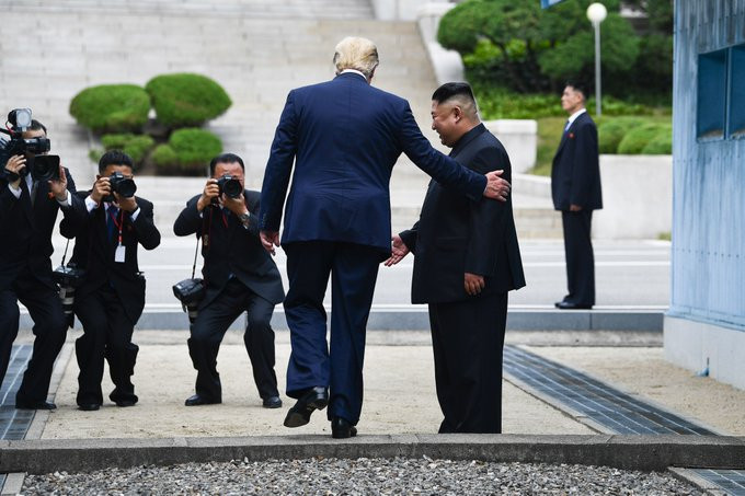 trump-in dmz-cross