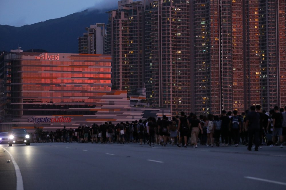 bieu-tinh-san-bay-hong-kong-2 4