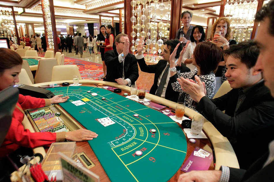 031713_new-manila-casino-opens