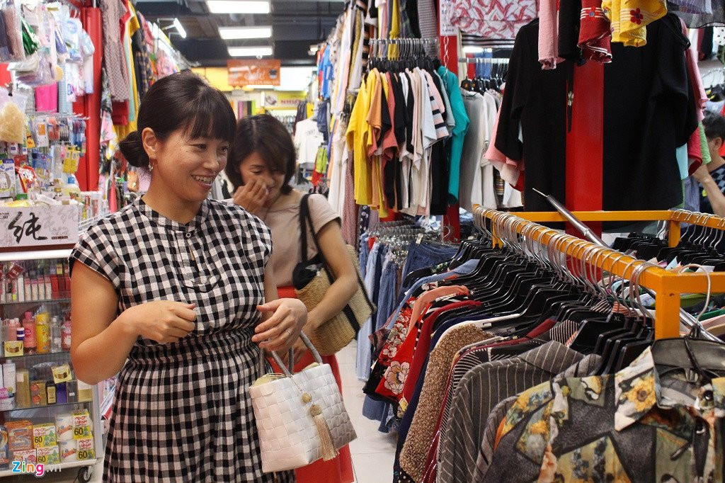 Tieu thuong khoc vi cho duoi long dat trung tam Sai Gon sap dong cua hinh anh 3