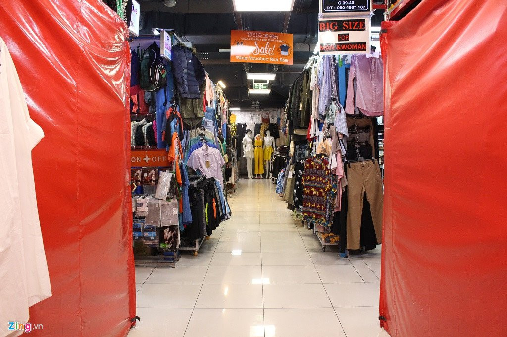 Tieu thuong khoc vi cho duoi long dat trung tam Sai Gon sap dong cua hinh anh 4