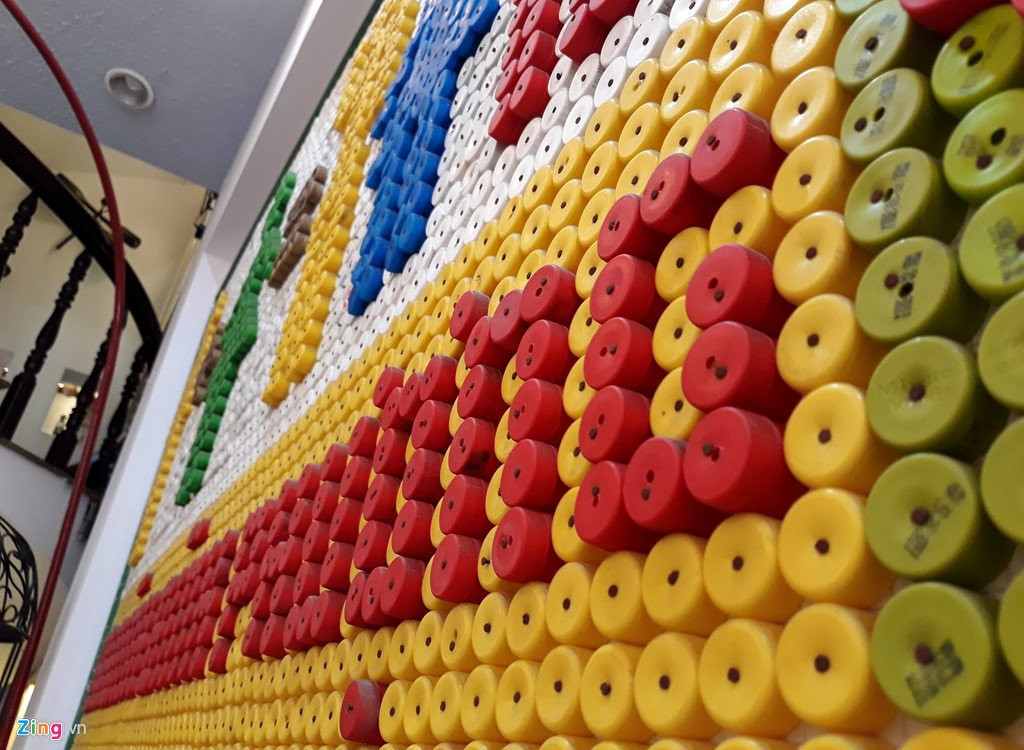 Ngoi nha co noi that lam tu 10.000 chai thuy tinh o Sai Gon hinh anh 9