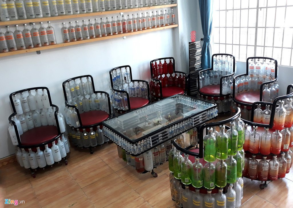 Ngoi nha co noi that lam tu 10.000 chai thuy tinh o Sai Gon hinh anh 2