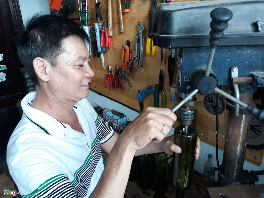 Ngoi nha co noi that lam tu 10.000 chai thuy tinh o Sai Gon hinh anh 3