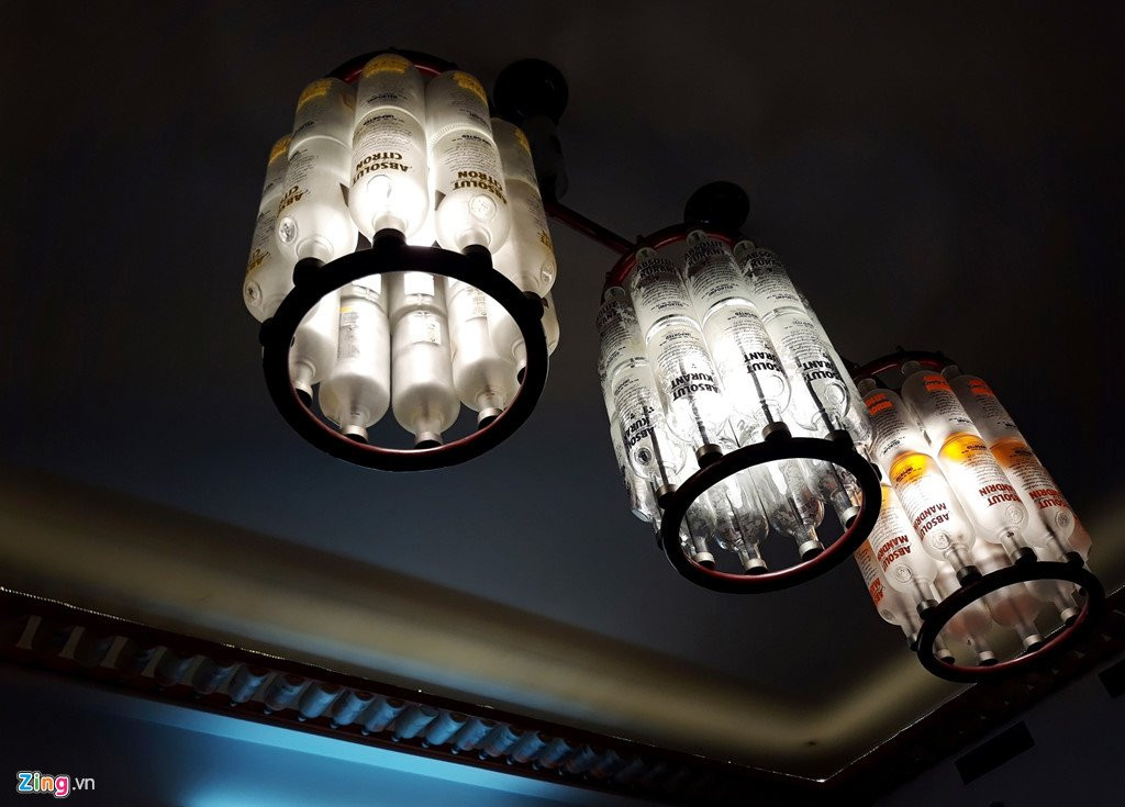 Ngoi nha co noi that lam tu 10.000 chai thuy tinh o Sai Gon hinh anh 5